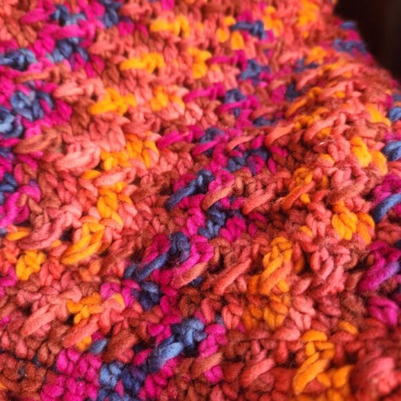 Shawl - blanket style / handmade/ knitted/ crochet - Picture 2 of 7